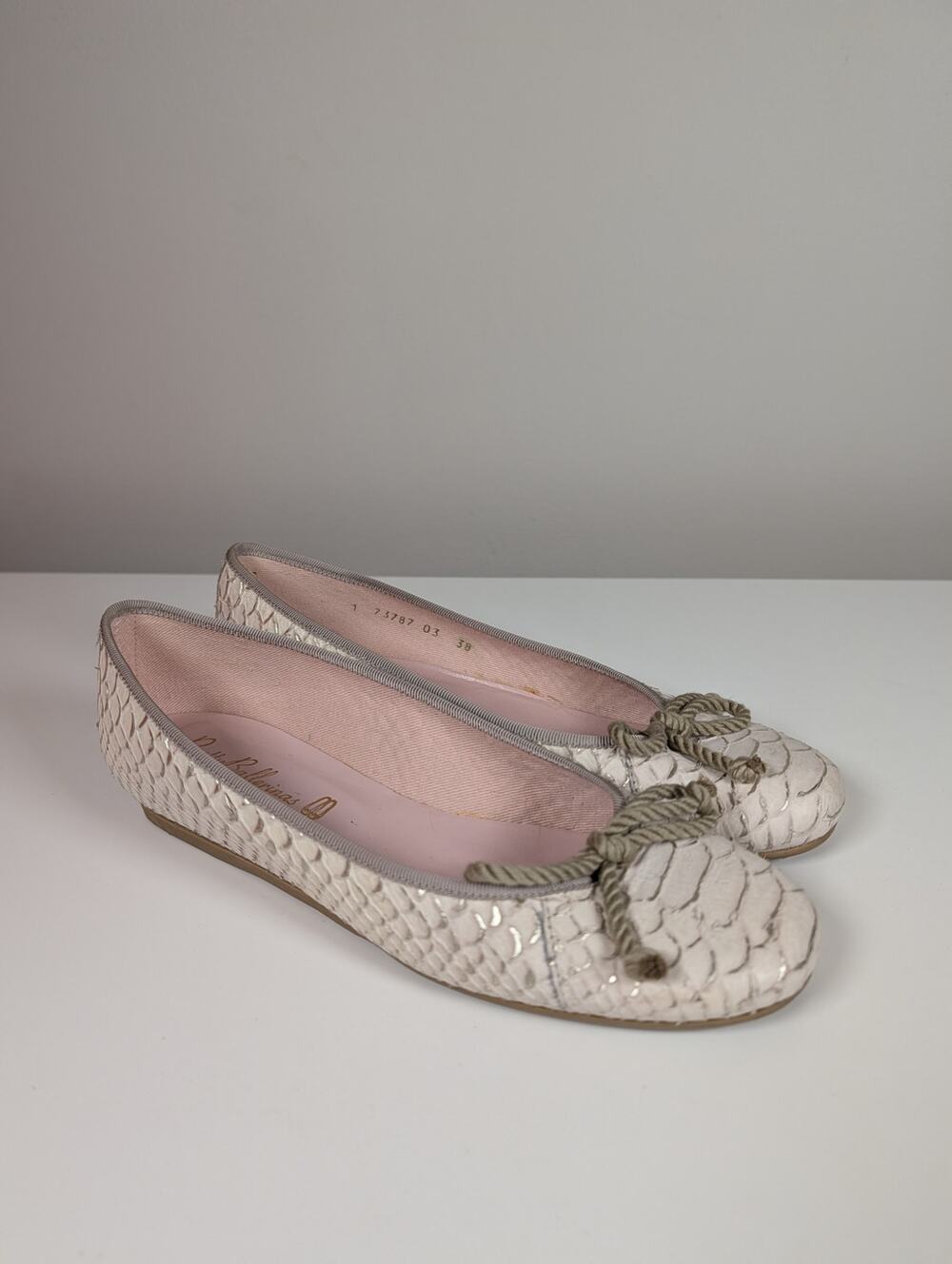 Pretty Ballerinas Snakeskin Ballet Flats w/ Bows Ivory/Silver 38